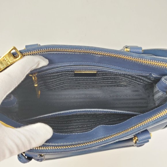 Auth Prada Small Galleria Saffiano Crossbody Bag - Picture 14 of 16